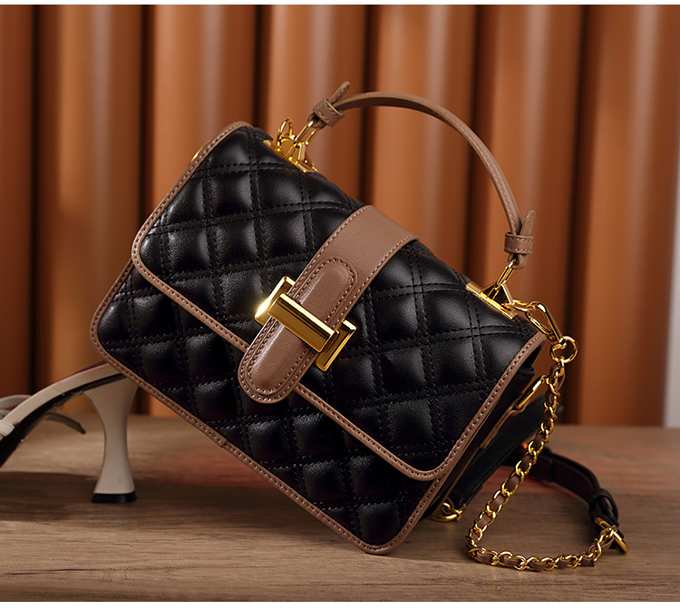 2025 New Summer Womens Light Luxury Quilted Crossbody Handbag